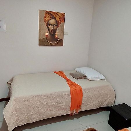 Aptos Casa Caribe, Habitaciones Privadas En Aptos Compartidos & Aptos Completos Con Auto Entrada ปูแอร์โตลีมอน ภายนอก รูปภาพ