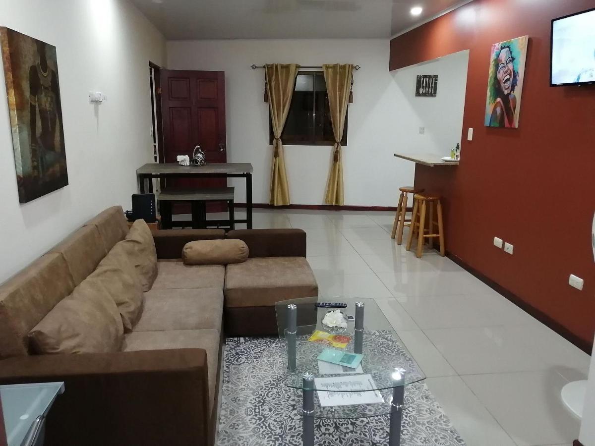 Aptos Casa Caribe, Habitaciones Privadas En Aptos Compartidos & Aptos Completos Con Auto Entrada ปูแอร์โตลีมอน ภายนอก รูปภาพ