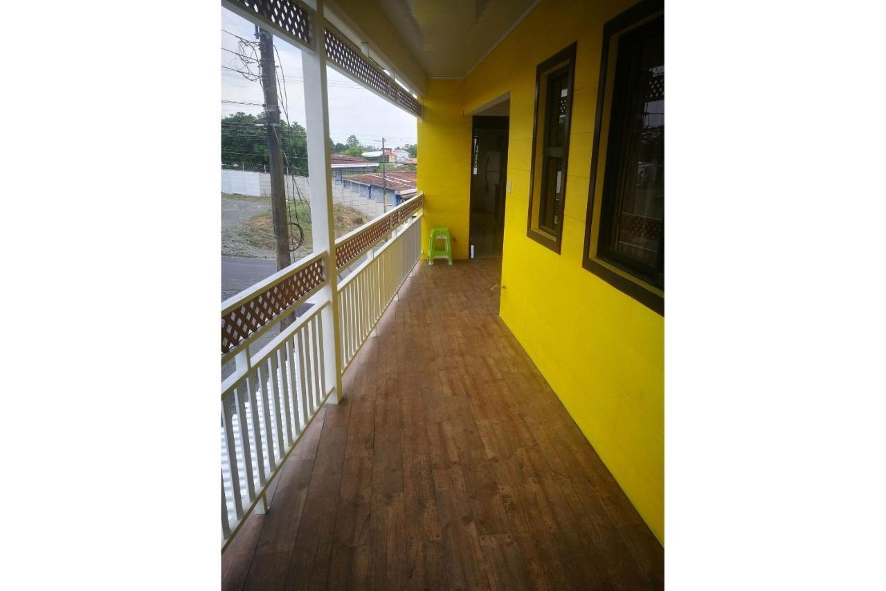 Aptos Casa Caribe, Habitaciones Privadas En Aptos Compartidos & Aptos Completos Con Auto Entrada ปูแอร์โตลีมอน ภายนอก รูปภาพ