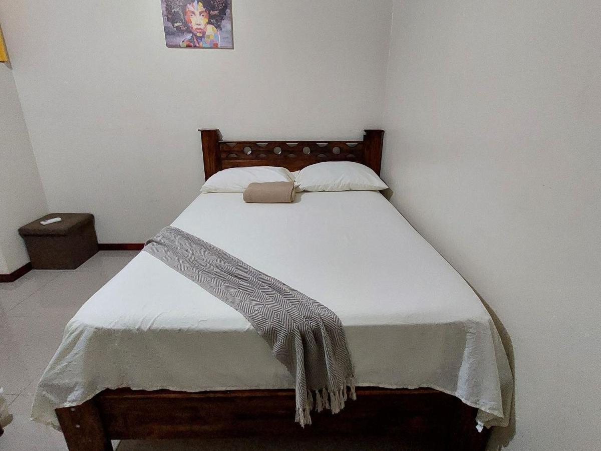 Aptos Casa Caribe, Habitaciones Privadas En Aptos Compartidos & Aptos Completos Con Auto Entrada ปูแอร์โตลีมอน ภายนอก รูปภาพ