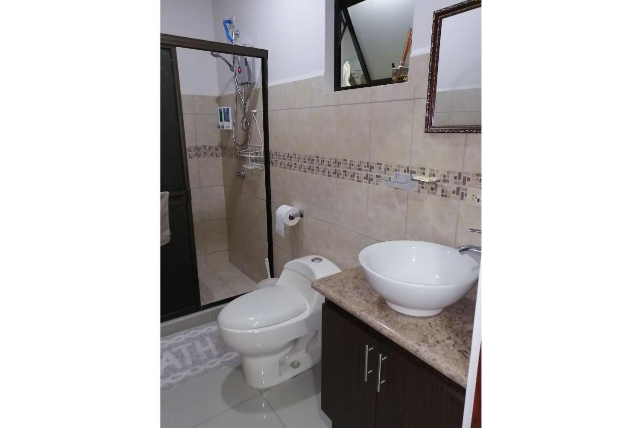 Aptos Casa Caribe, Habitaciones Privadas En Aptos Compartidos & Aptos Completos Con Auto Entrada ปูแอร์โตลีมอน ภายนอก รูปภาพ