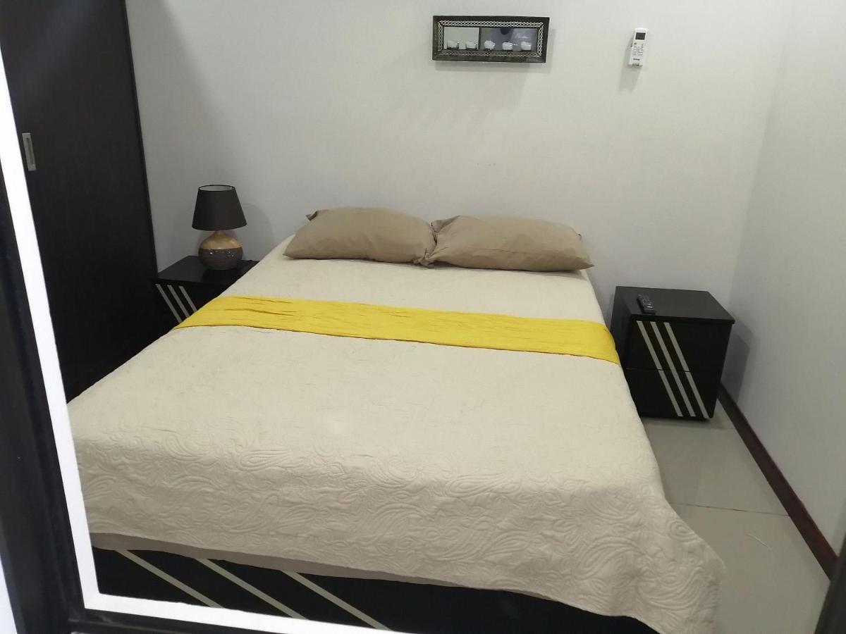 Aptos Casa Caribe, Habitaciones Privadas En Aptos Compartidos & Aptos Completos Con Auto Entrada ปูแอร์โตลีมอน ภายนอก รูปภาพ