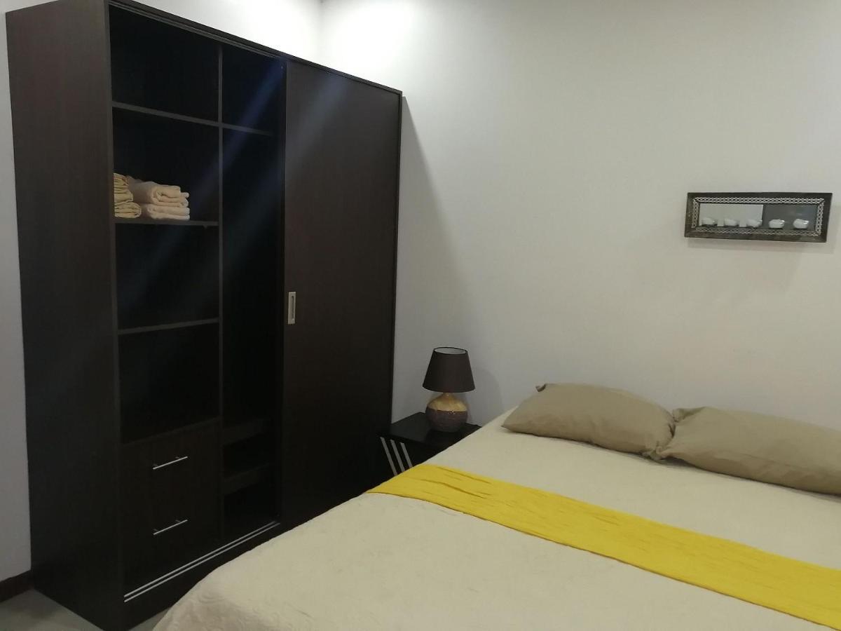 Aptos Casa Caribe, Habitaciones Privadas En Aptos Compartidos & Aptos Completos Con Auto Entrada ปูแอร์โตลีมอน ภายนอก รูปภาพ