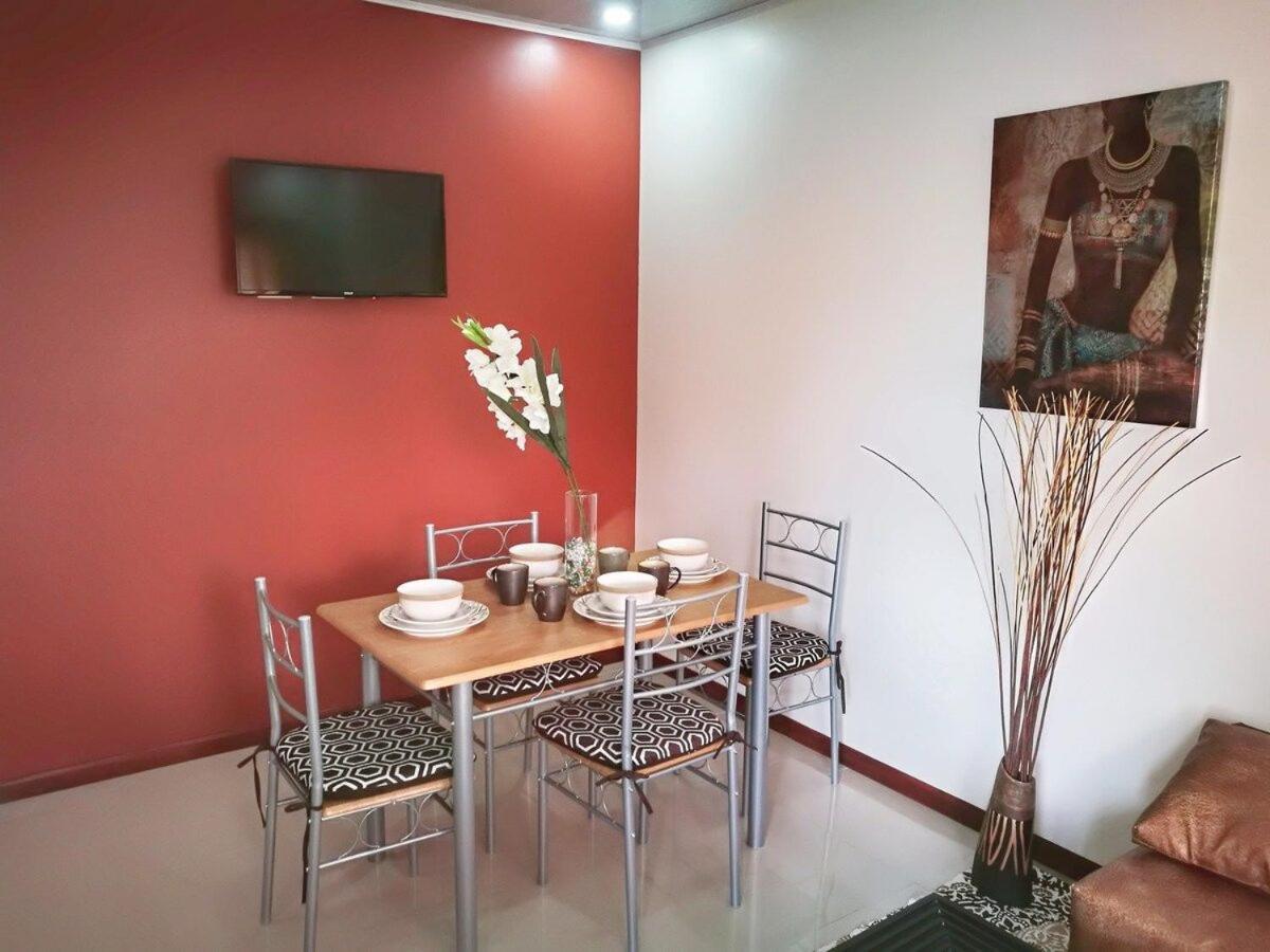 Aptos Casa Caribe, Habitaciones Privadas En Aptos Compartidos & Aptos Completos Con Auto Entrada ปูแอร์โตลีมอน ภายนอก รูปภาพ