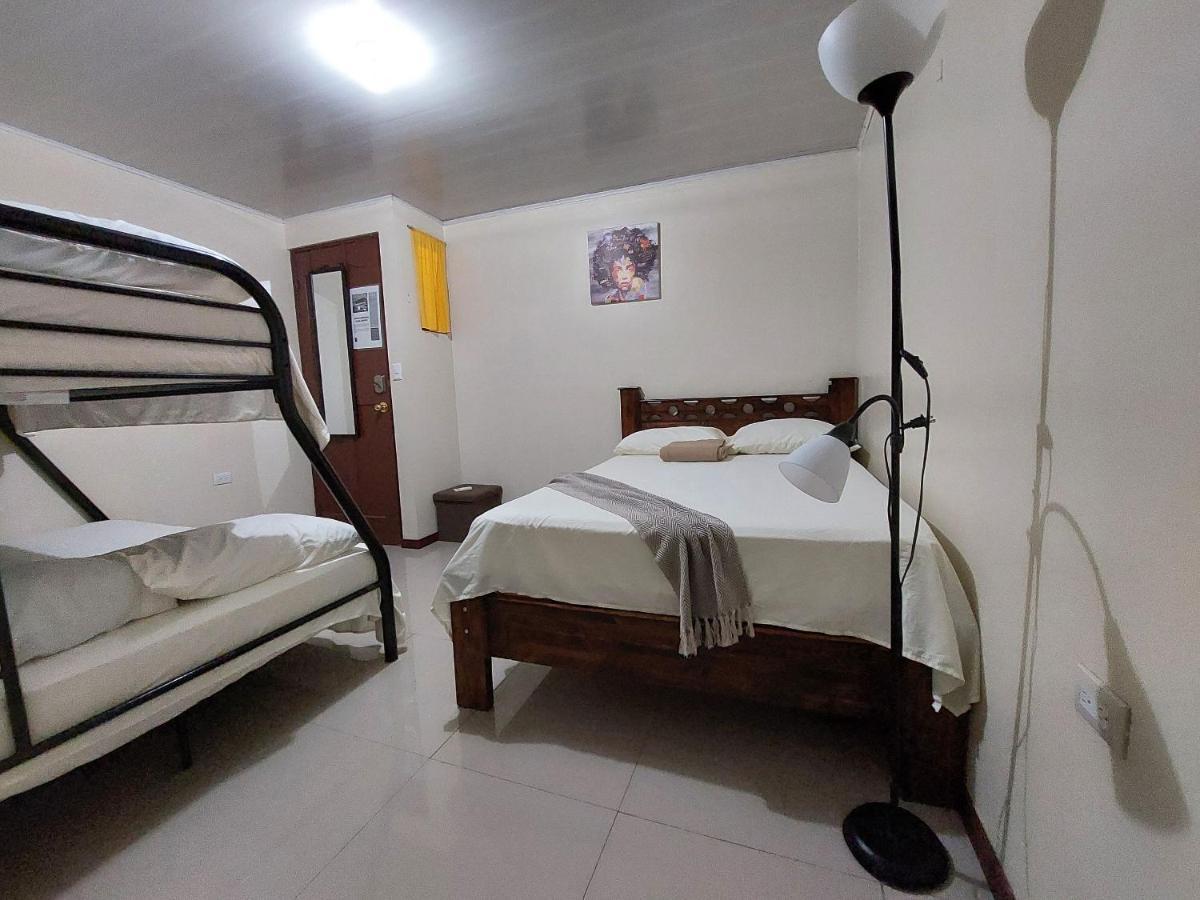 Aptos Casa Caribe, Habitaciones Privadas En Aptos Compartidos & Aptos Completos Con Auto Entrada ปูแอร์โตลีมอน ภายนอก รูปภาพ
