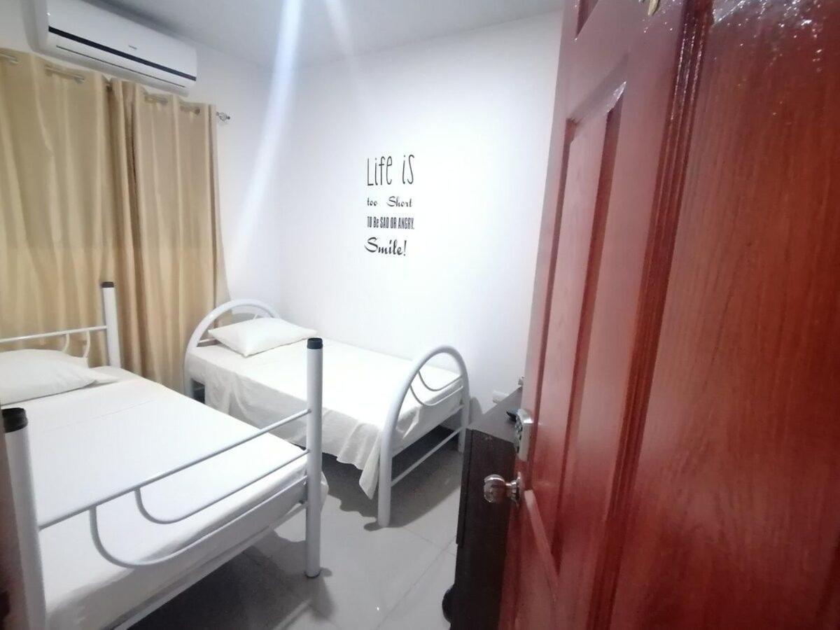 Aptos Casa Caribe, Habitaciones Privadas En Aptos Compartidos & Aptos Completos Con Auto Entrada ปูแอร์โตลีมอน ภายนอก รูปภาพ