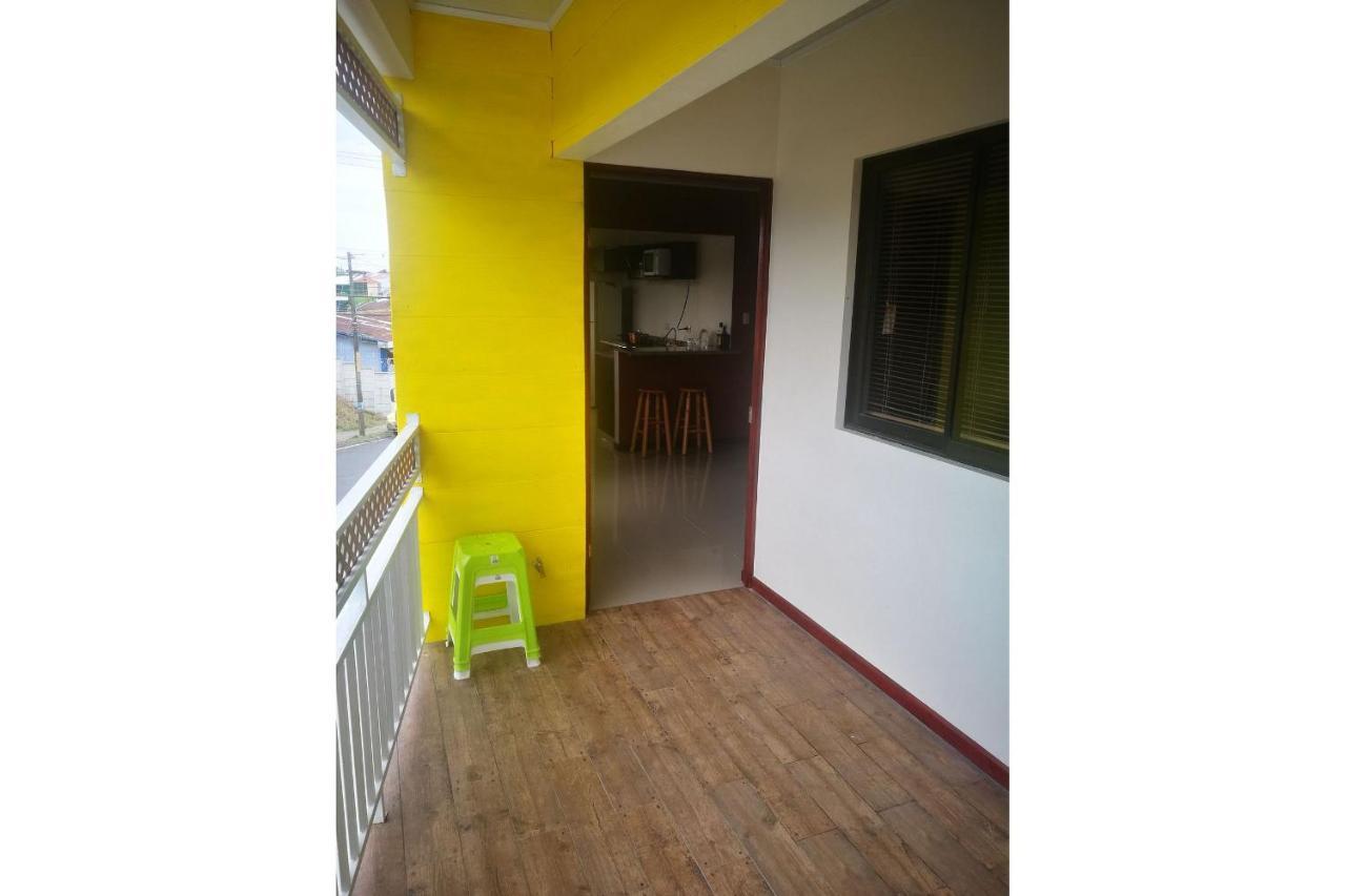 Aptos Casa Caribe, Habitaciones Privadas En Aptos Compartidos & Aptos Completos Con Auto Entrada ปูแอร์โตลีมอน ภายนอก รูปภาพ