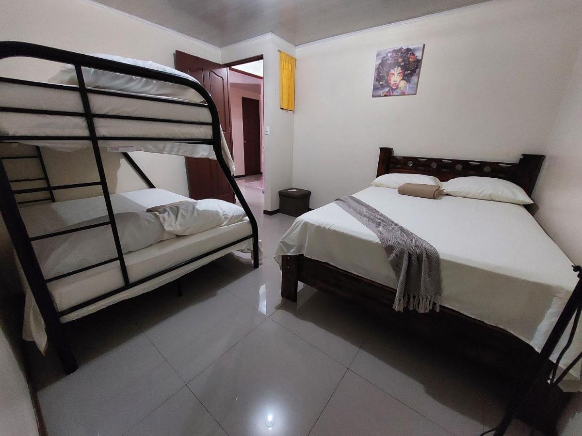 Aptos Casa Caribe, Habitaciones Privadas En Aptos Compartidos & Aptos Completos Con Auto Entrada ปูแอร์โตลีมอน ภายนอก รูปภาพ