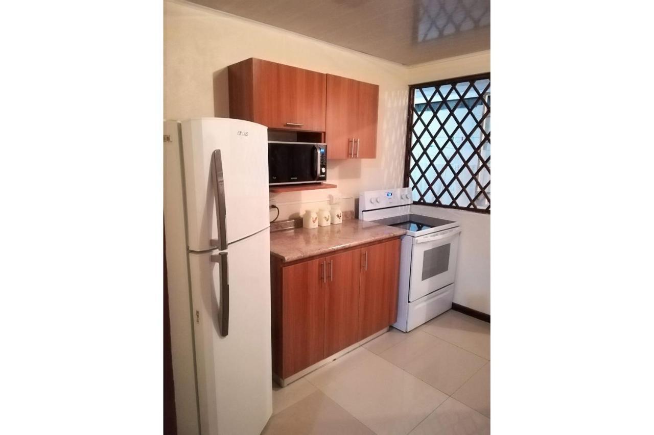 Aptos Casa Caribe, Habitaciones Privadas En Aptos Compartidos & Aptos Completos Con Auto Entrada ปูแอร์โตลีมอน ภายนอก รูปภาพ