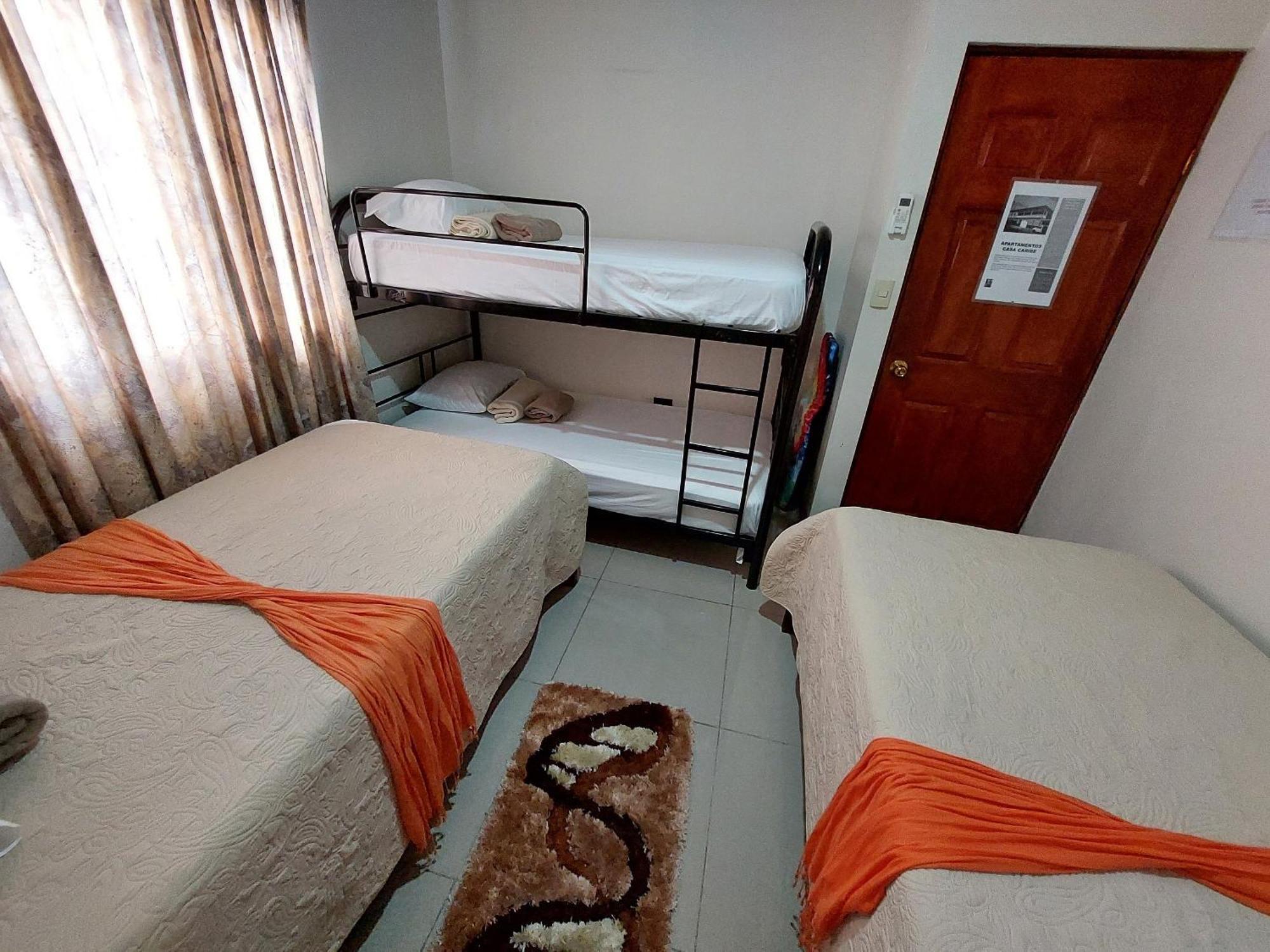 Aptos Casa Caribe, Habitaciones Privadas En Aptos Compartidos & Aptos Completos Con Auto Entrada ปูแอร์โตลีมอน ภายนอก รูปภาพ