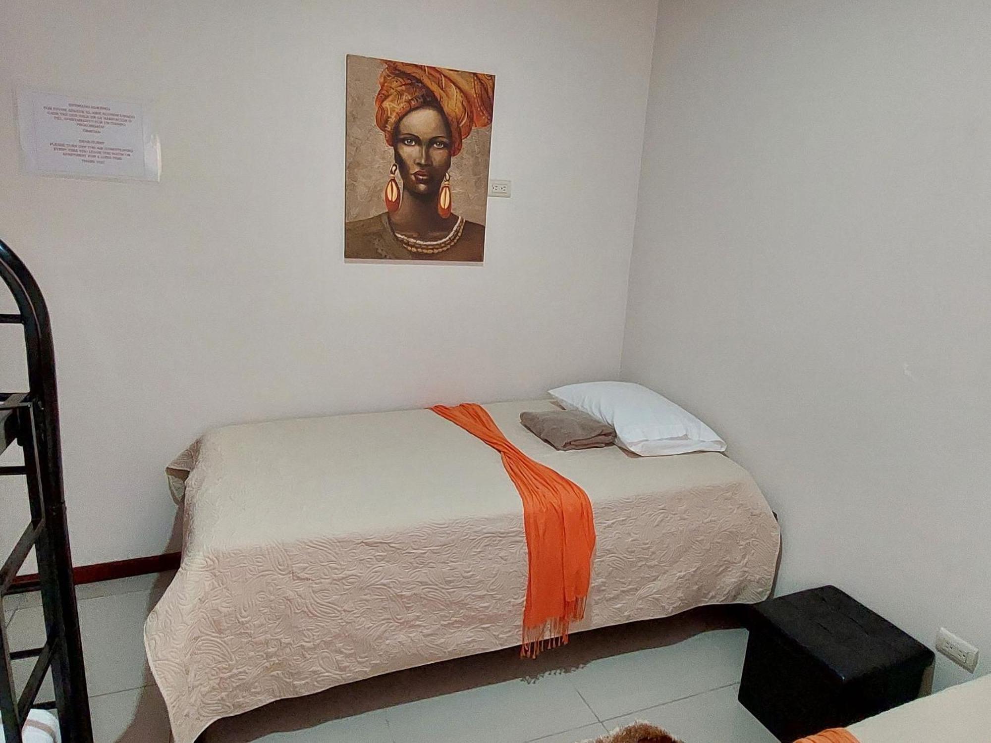 Aptos Casa Caribe, Habitaciones Privadas En Aptos Compartidos & Aptos Completos Con Auto Entrada ปูแอร์โตลีมอน ภายนอก รูปภาพ